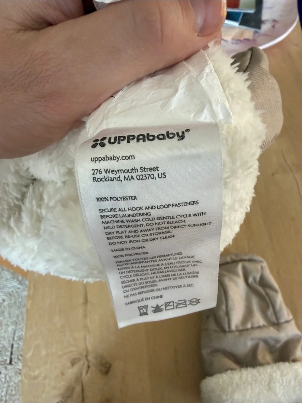 UPPAbaby Infant handmuffs in Oat with White Faux Fur Trim